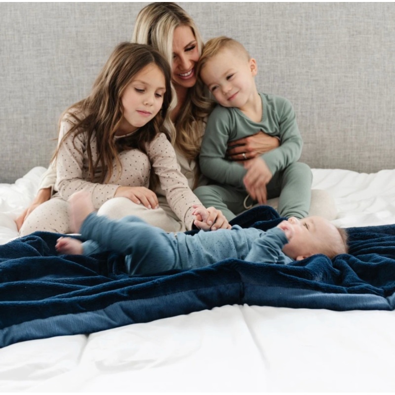Navy Lush Blanket – Receiving