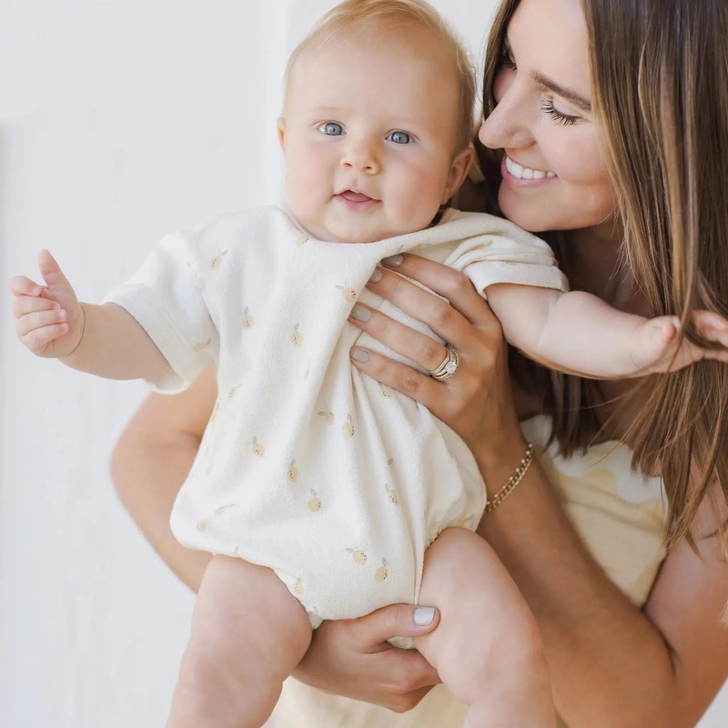 Quincy Mae – Organic Relaxed Short Sleeve Bubble Romper – Lemons