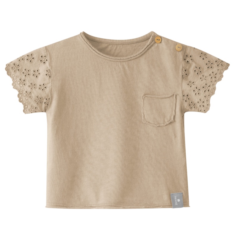 Snug (Portugal) – Embroidered Sleeve Tee – Taupe