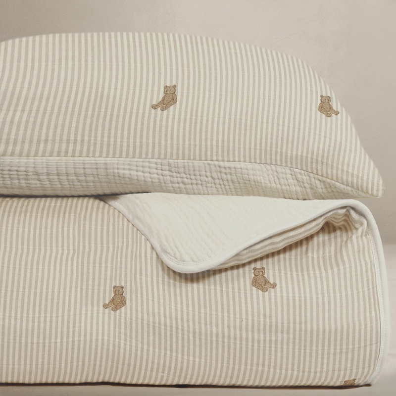 Bear- Muslin crib Quilt & Sham