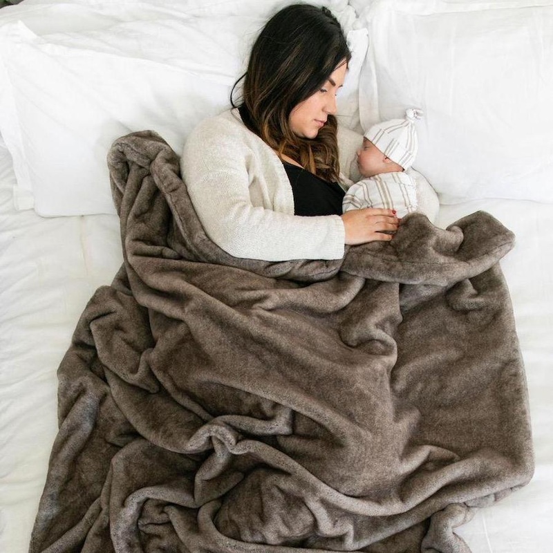 Timberwolf Grand Faux Fur Blanket – Throw Blanket