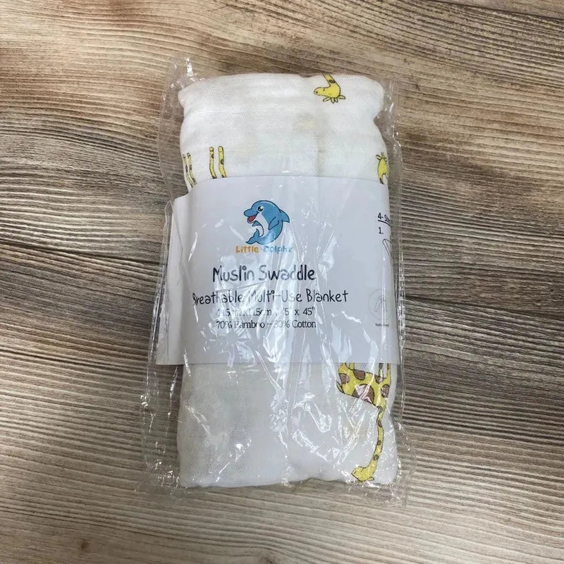 NEW Little Dolphy Muslin Swaddle Blanket Giraffes White 45″ x 45″ New