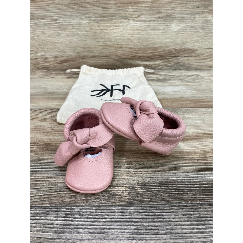NEW Freshly Picked Platinum Knotted Bow Baby Shoe Pink Sz 2c
