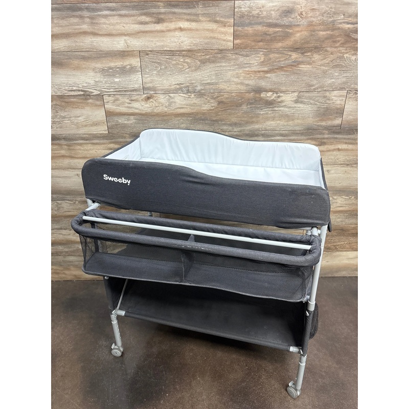 Sweeby Infant Changing Table with Changing Pad