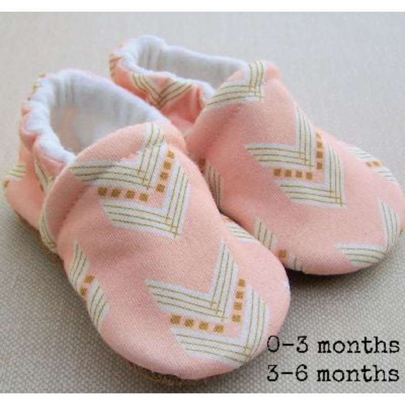 Organic Cotton Knit Slippers – Coral Chevron 3-6m