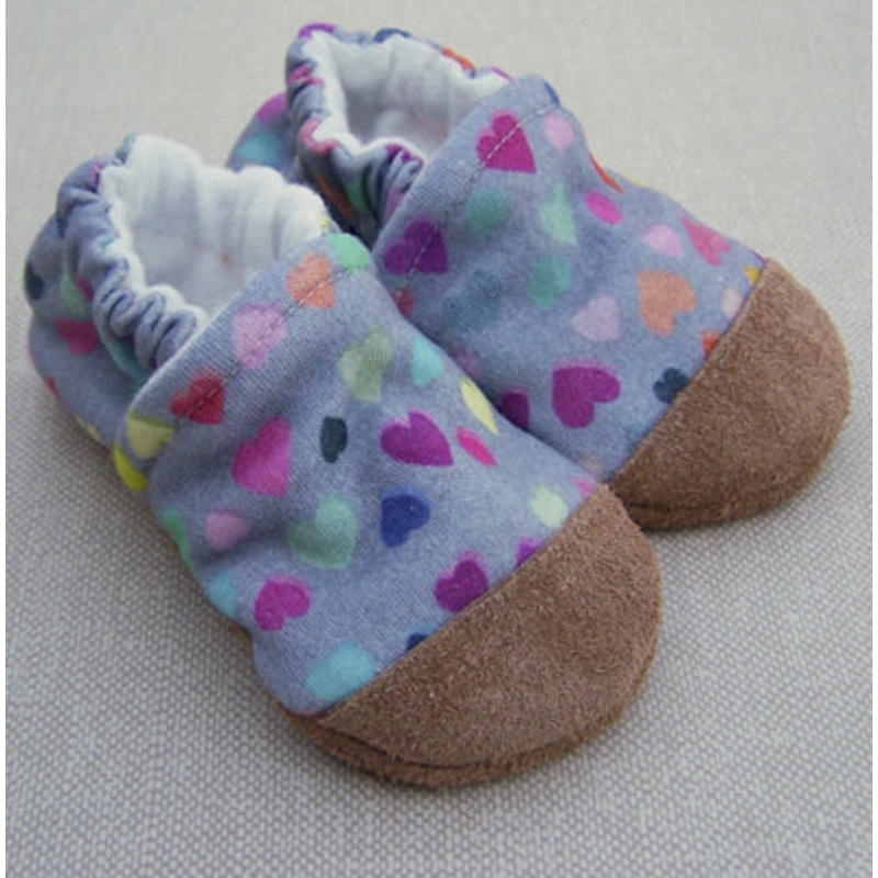 Organic Cotton Knit Slippers – Watercolor Hearts 3-6m